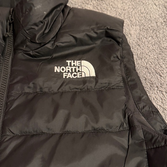 The North Face Women's 550 down Black Puffer Vest - Picture 2 of 5